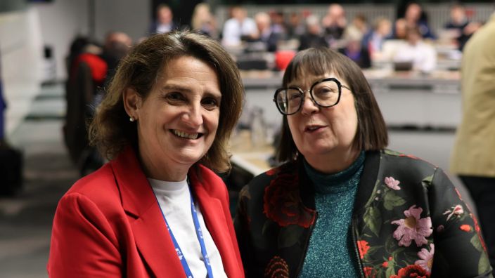 Teresa Ribera et Esther Lynch