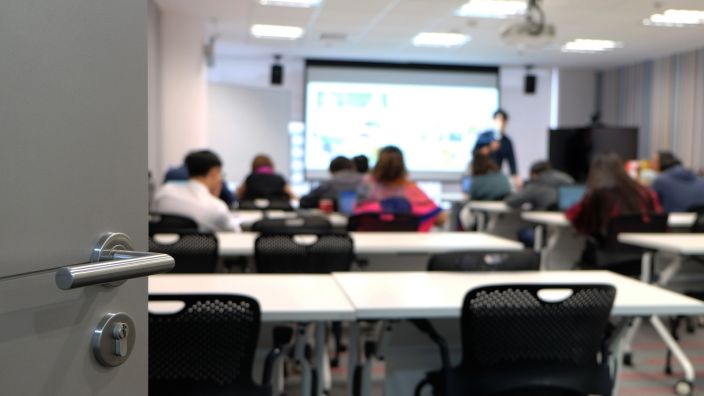 Une porte ouverte à la formation sur le lieu de travail